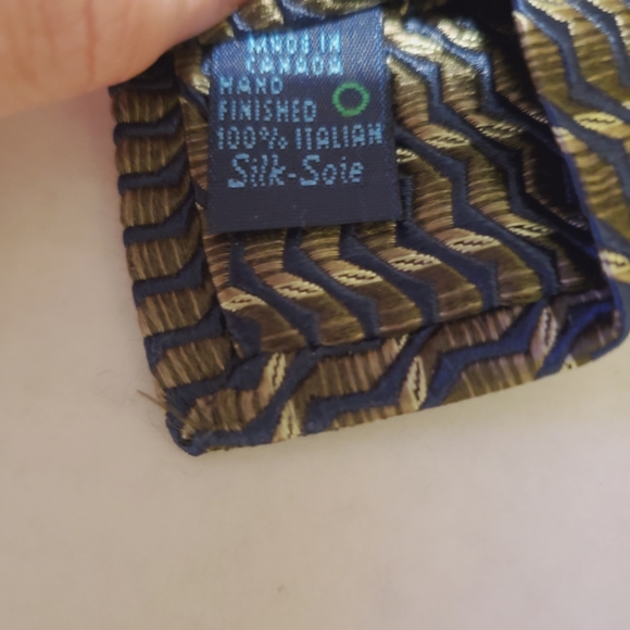 Gianfranco Valentino Wave Print Silk Tie - Picture 4 of 4